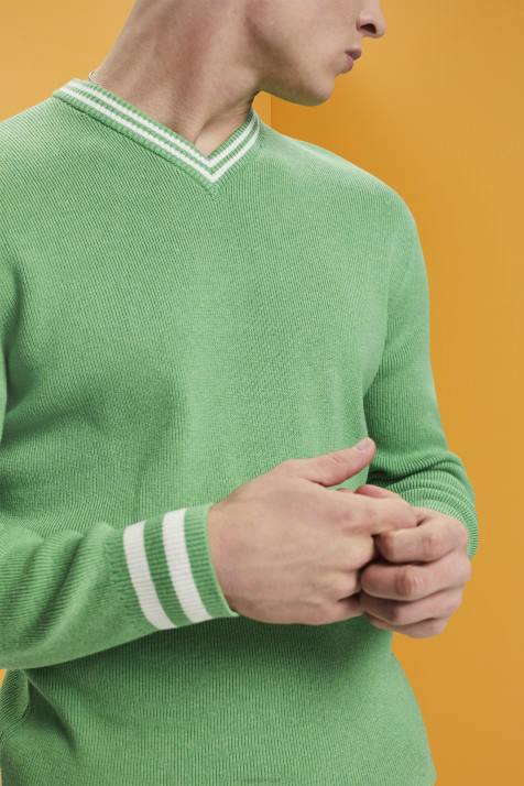 suéteres verde homens Esprit suéter de algodão sustentável com decote em V NBHL726